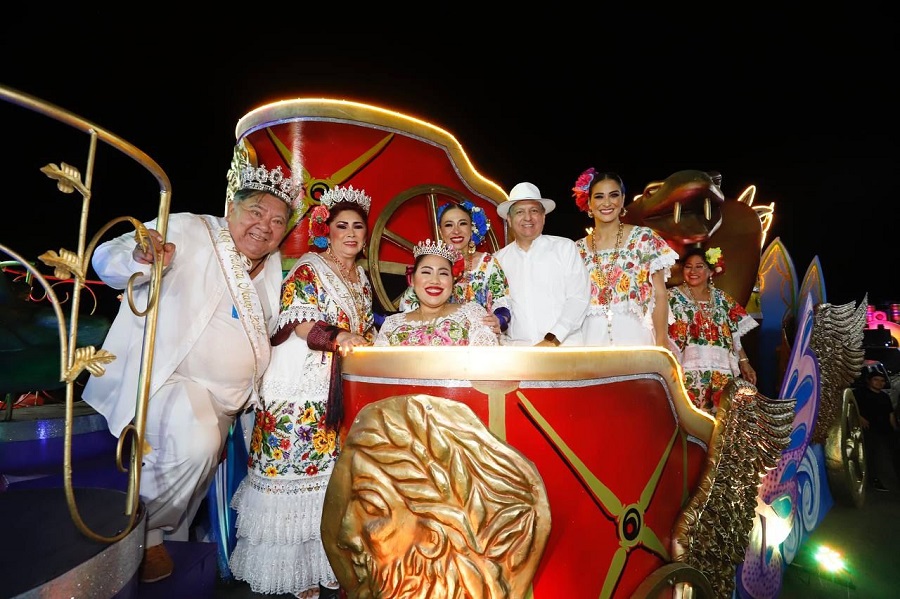 Ciudad Carnaval se llena de color con el tradicional desfile del Lunes Regional en Mérida