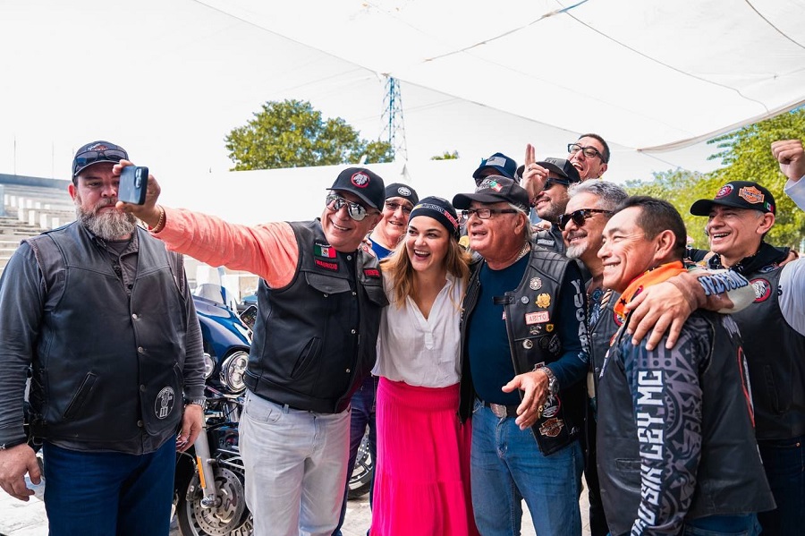 Cecilia Patrón dialoga con motociclistas para promover medidas de seguridad vial