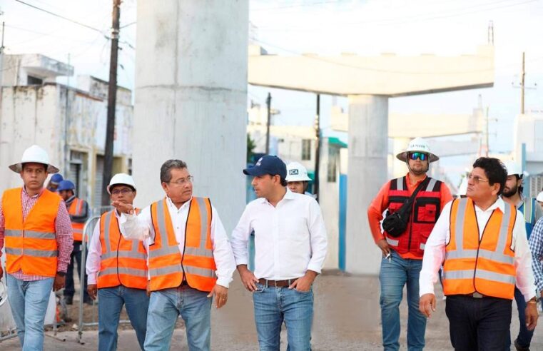 Mauricio Vila supervisa la construcción del viaducto elevado de Progreso