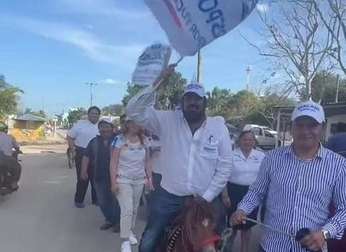 El candidato qué quiso pasar por indígena, pero solo demostró ser bastante tonto