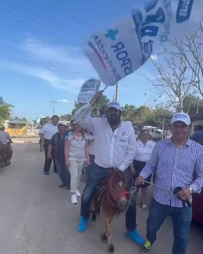 El candidato qué quiso pasar por indígena, pero solo demostró ser bastante tonto