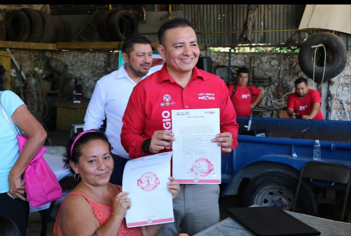 Sergio Vadillo se compromete por escrito a cumplirle a la gente del sur de Mérida