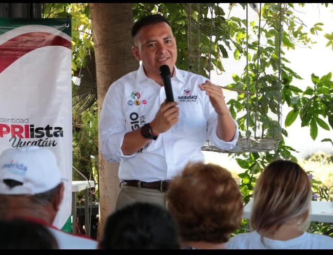 Sergio Vadillo completa la primera semana de su campaña visitando el Poniente de Mérida