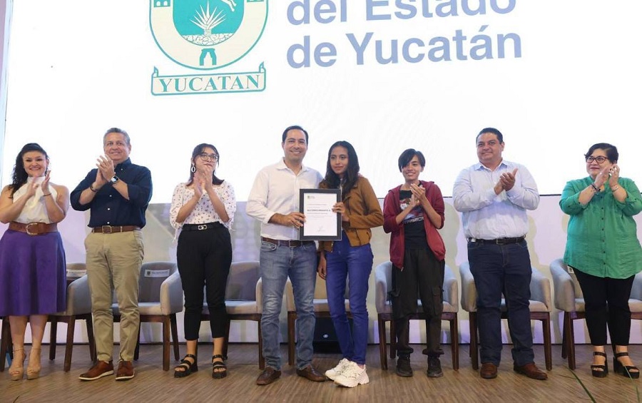 Mauricio Vila reconoce a universitarias yucatecas que estudian Ciencias, Tecnología, Ingeniería y Matemáticas