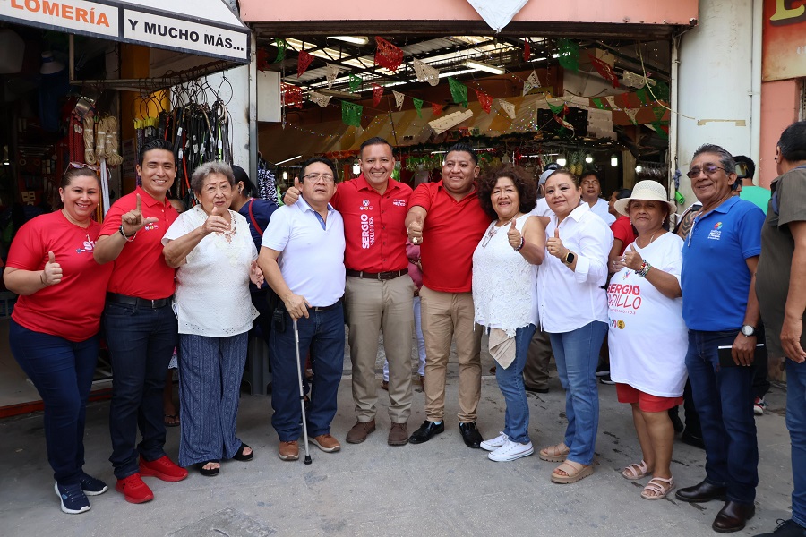 Sergio Vadillo visita los mercados de Mérida, pulso político para un candidato