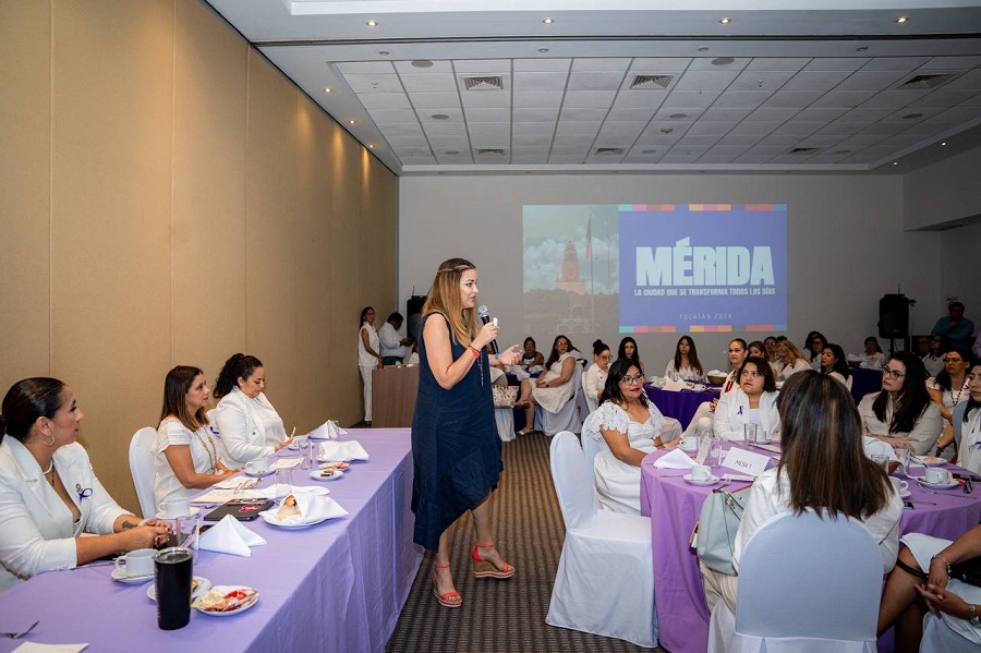 Juntas, en equipo, podemos lograr más cambios por las mujeres de Mérida: Cecilia Patrón