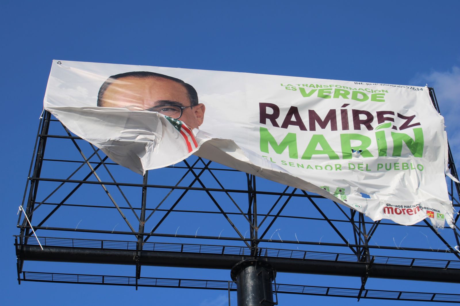 Dañan espectacular con propaganda de Ramírez Marín