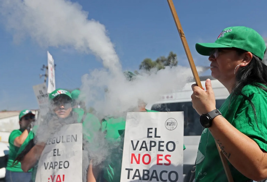 Protestan contra la reforma de AMLO que prohibiría los vapeadores en México