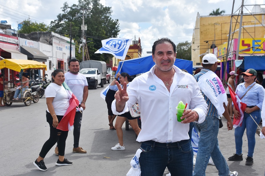 Dejan caminando solo por calles de Seyé a Julián Zacarías, el falso candidato maya