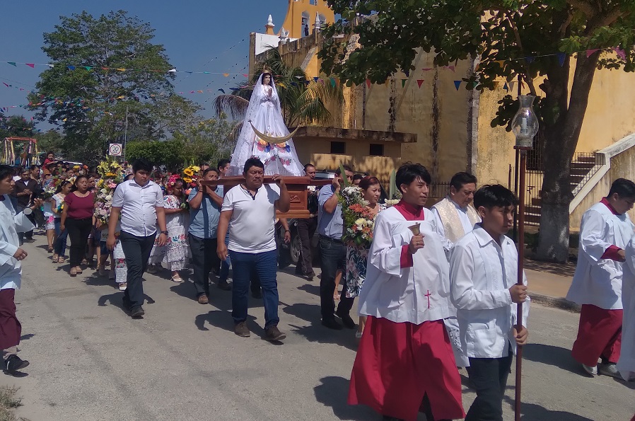Magna procesión con la sagrada imagen de Santa Isabel en Ticuch, comisaría de Valladolid