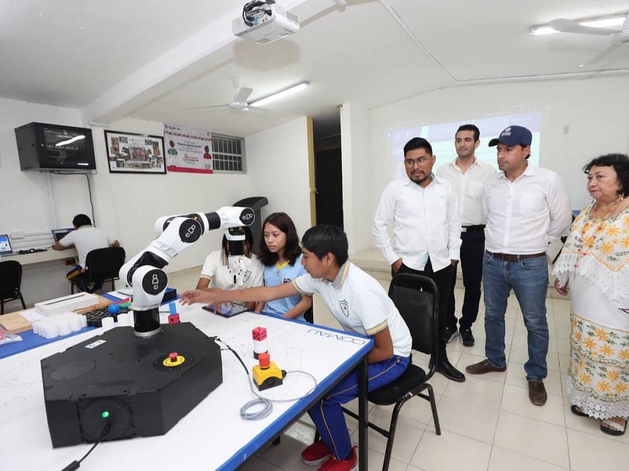 Mauricio Vila supervisó obras en el Hospital General de Valladolid y las clases de robótica