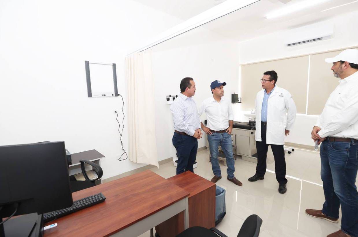 Mauricio Vila supervisa el rehabilitado Centro de Salud de Flamboyanes Progreso