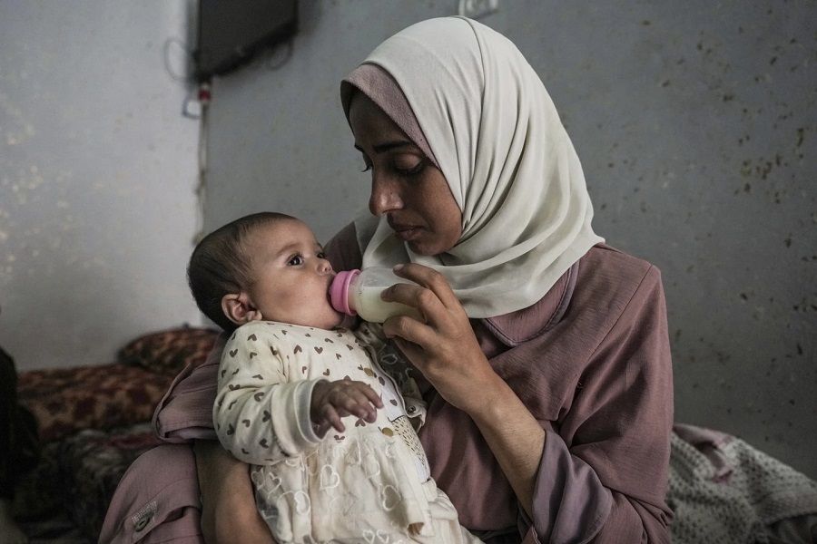 Los bebés nacidos en Gaza que solo conocen la guerra