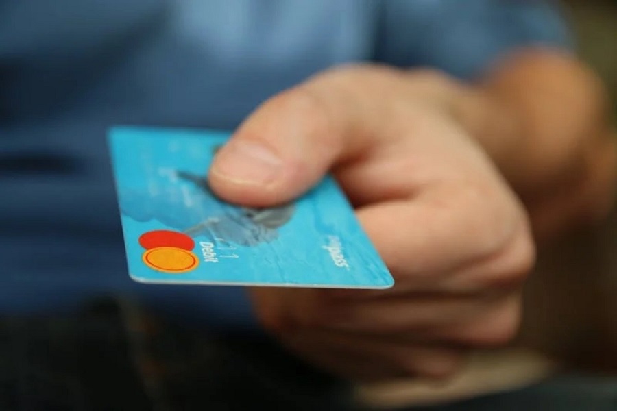 Diputados prohíben cobro de comisiones por pagar con tarjetas bancarias
