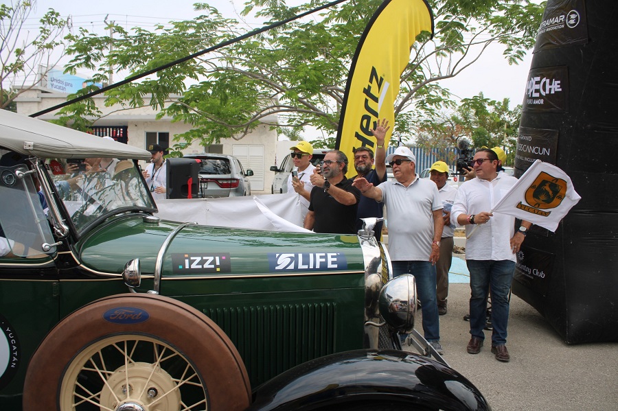 Dan el banderazo de salida a los autos clásicos del X Rally Maya de México