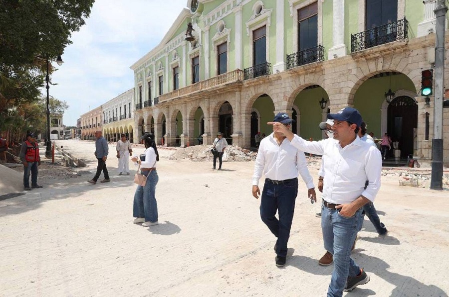 Mauricio Vila supervisa los avances en el Corredor Gastronómico sobre la calle 60 y la Plaza Grande