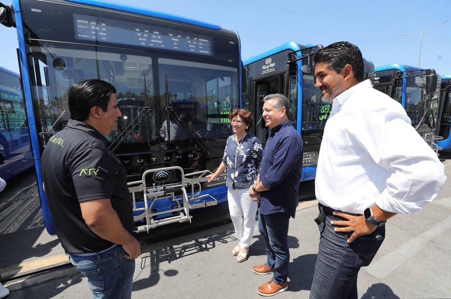 Presentan 34 nuevos autobuses híbridos del Va y Ven