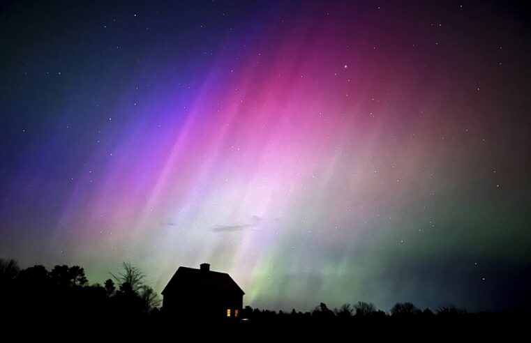 Potente tormenta solar golpea a la Tierra y forma coloridas auroras boreales