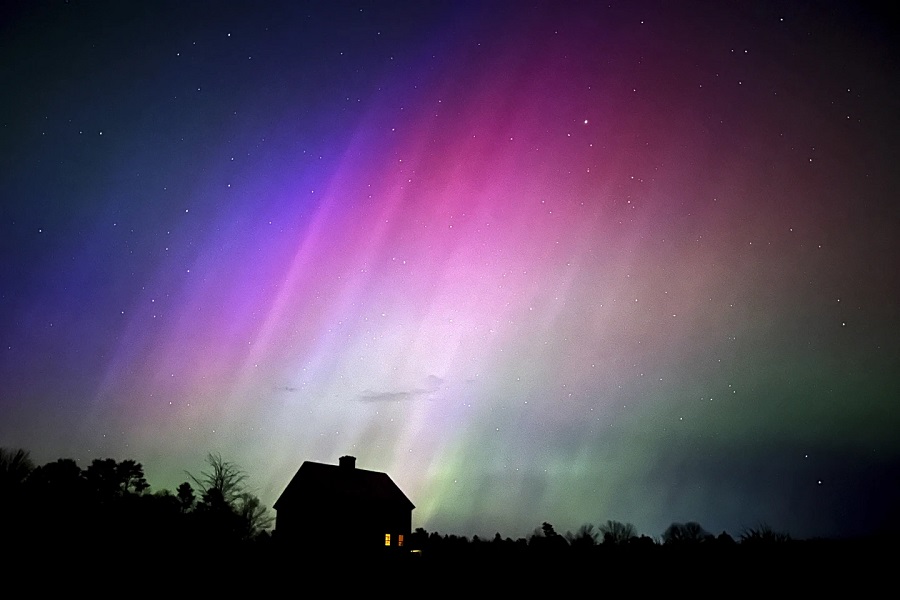 Potente tormenta solar golpea a la Tierra y forma coloridas auroras boreales