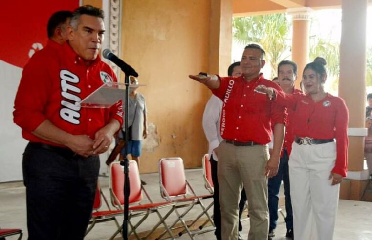 Alejandro Moreno en la toma de protesta de Sergio Vadillo en Mérida