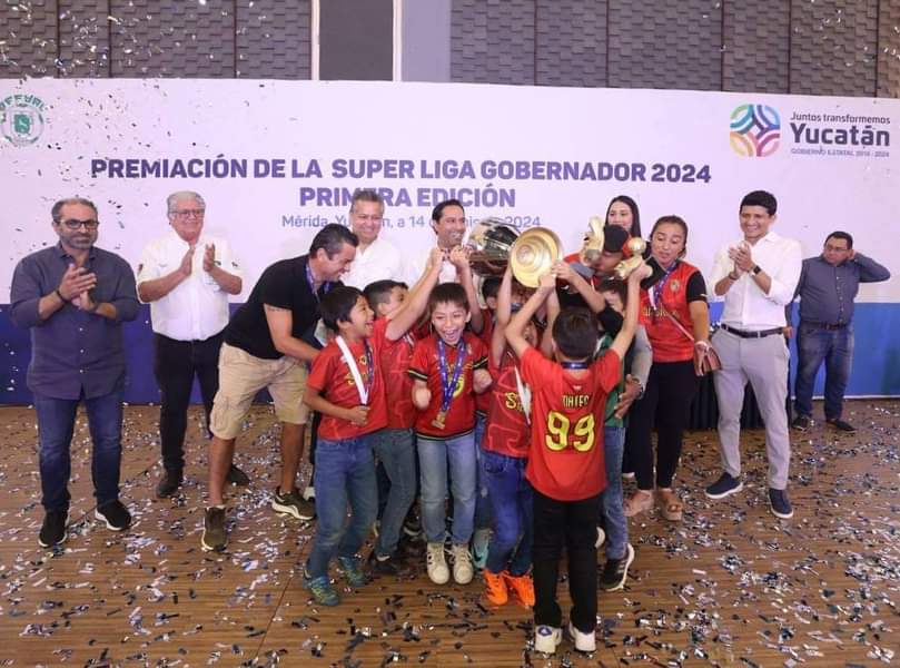 Mauricio Vila premia a ganadores de la Súper Liga Gobernador 