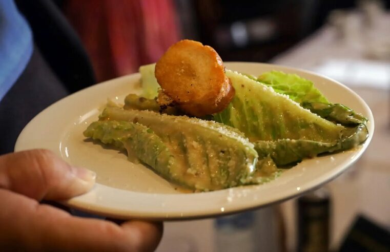 La ensalada César cumple 100 años de haberse creado en Tijuana