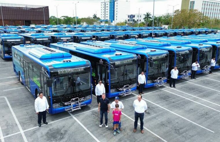 Mauricio Vila presenta 74 autobuses híbridos para el Va y Ven