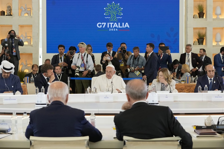 Francisco, el primer papa en asistir a una cumbre del G7; advierte sobre peligros de la IA