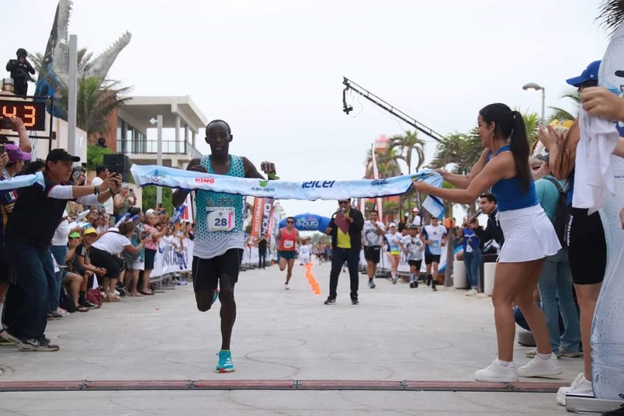 El keniano Ndege Stephen gana el Maratón de la Marina 2024