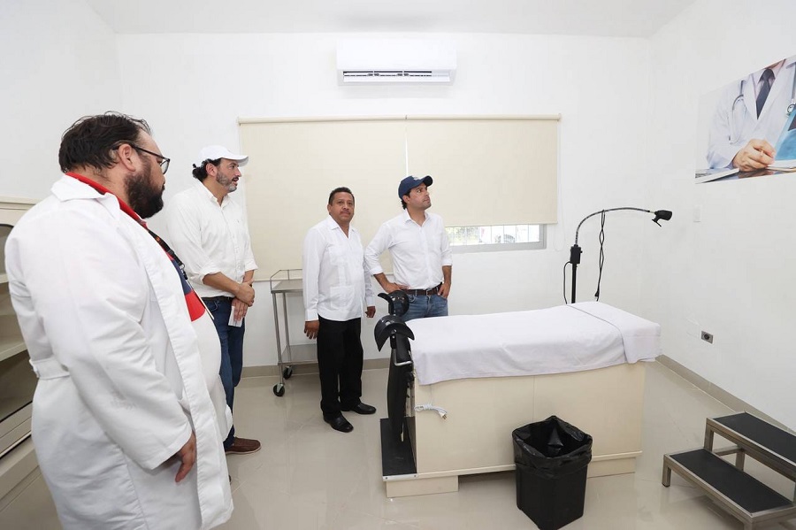 Mauricio Vila inaugura el renovado centro de salud de Maní