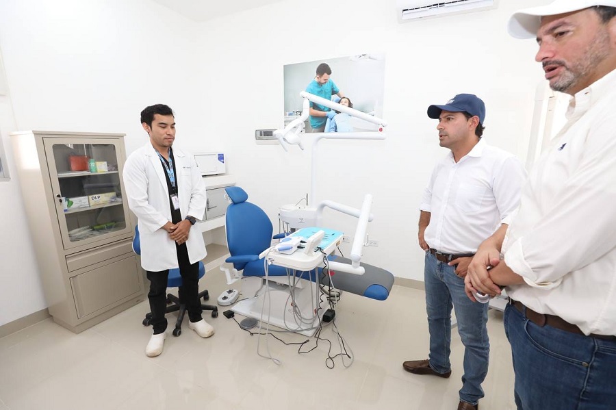 Durante su gira de despedida, Mauricio Vila entrega un centro de salud más