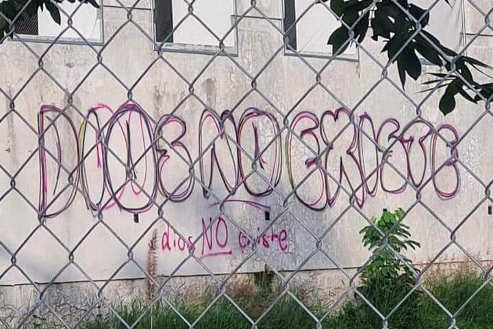 Vandalizan La Capilla en Francisco de Montejo: escriben en sus paredes «Dios no existe»