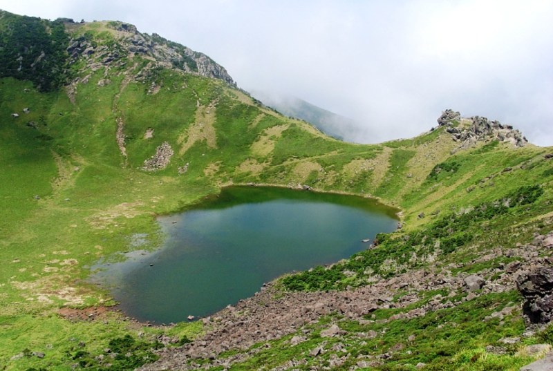 Contaminan con restos de sopa instantánea una bella montaña de Corea del Sur