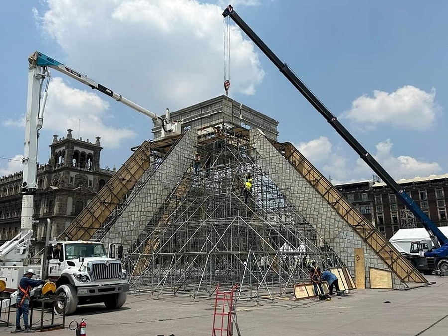 La pirámide de Chichén Itzá llega al zócalo de CDMX, por el Día del Yucateco