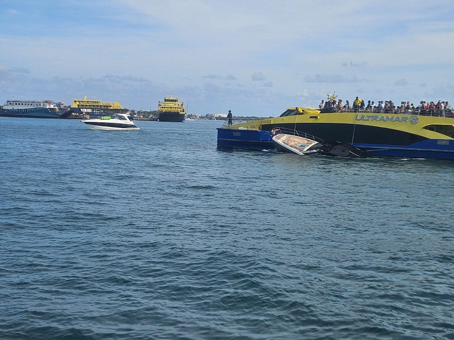 Se hunde nave de recreo tras chocar con un barco de Ultramar en Isla Mujeres