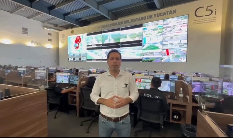 Mauricio Vila monitorea desde el C5i el paso del huracán “Beryl” por Yucatán