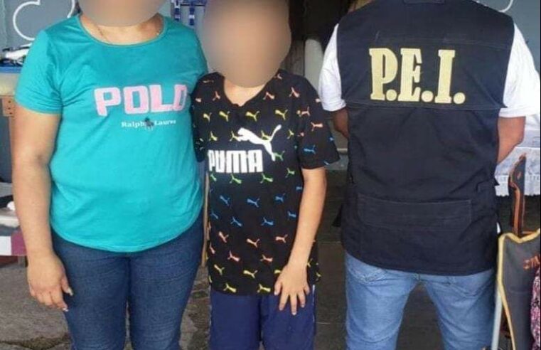 Lo invita un amigo a cenar, pero su mamá creyó que había huido y lo reporta extraviado