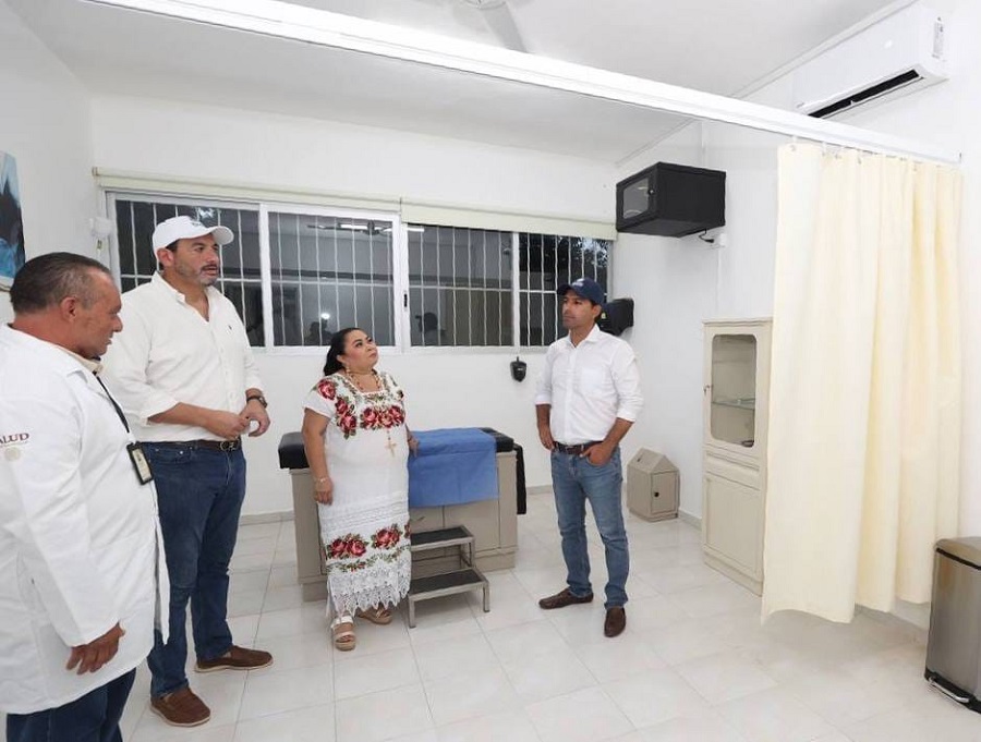 Mauricio Vila entrega la rehabilitación del Centro de Salud de Teabo