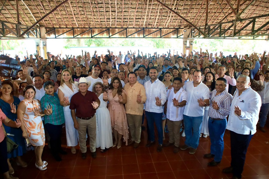 Huacho Díaz agradece al equipo morenista del Distrito III Federal