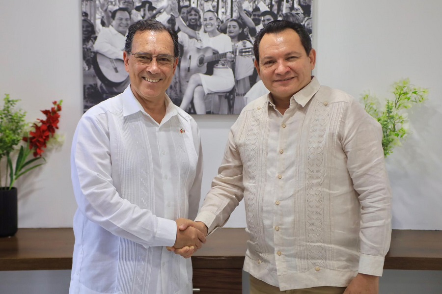 Huacho Díaz Mena recibe la visita del embajador de Portugal en México