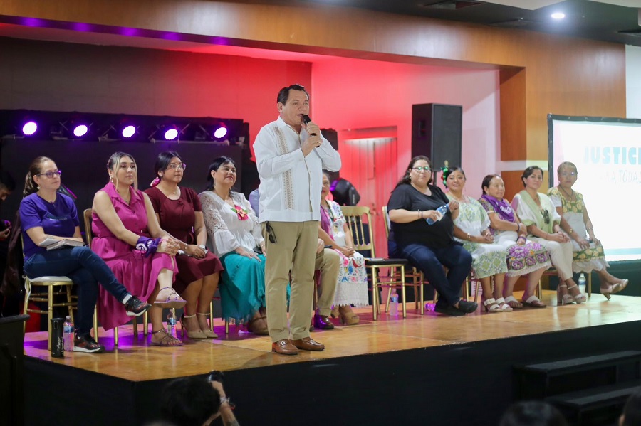 Agradece Huacho Díaz Mena el trabajo y compromiso de las mujeres yucatecas