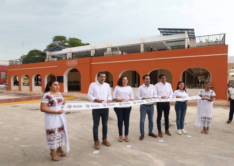 Vila inaugura el mercado de Tekax y el Centro Estatal de Emprendedores Región Sur