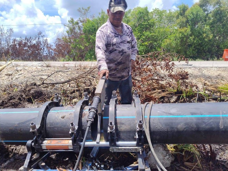 Avanza a buen paso la reparación de tuberías dañadas en Sisal