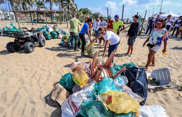 Limpian playa con un concurso de ‘pesca de basura’