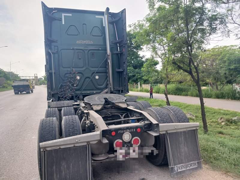 Deja encendido su tractocamión y un sujeto intoxicado se lo lleva para dar «un viaje»