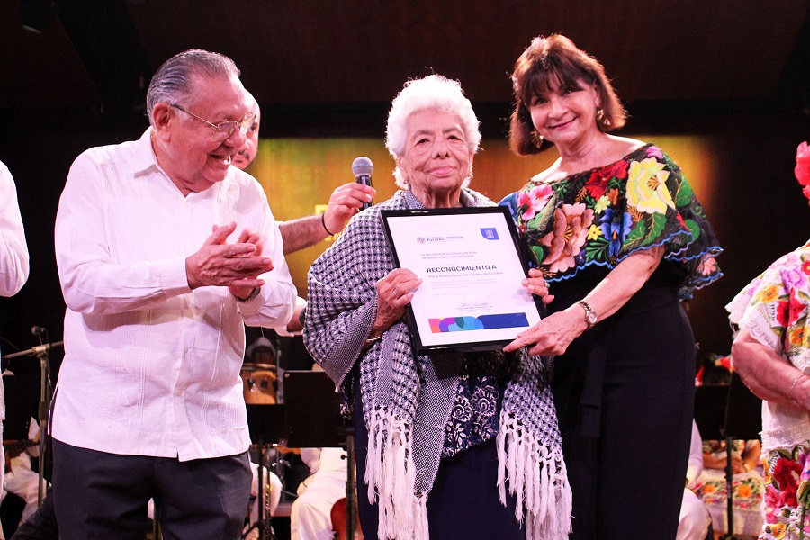 Homenajean a María Hoil Góngora y María Navarrete Cordero, por su amor a la música