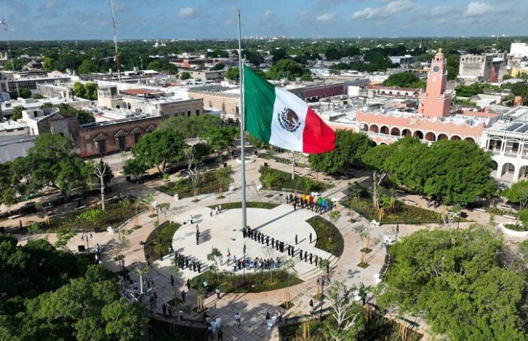 Entregan la rehabilitación y modernización de la Plaza Grande