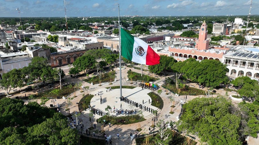 Entregan la rehabilitación y modernización de la Plaza Grande