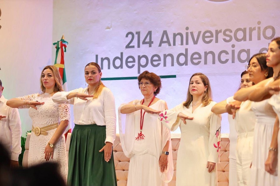 Asiste María Fritz Sierra a sesión solemne del Ayuntamiento por el 214 aniversario de la Independencia