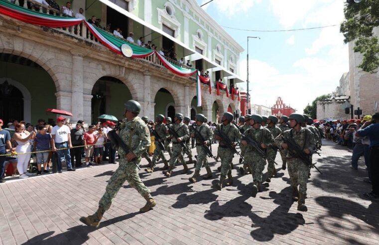 Patriotismo y civilidad en el desfile cívico-militar de la Independencia en Mérida